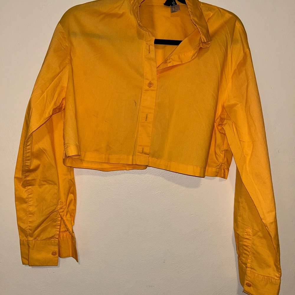 Divided. H&M size XS. Orange. Cropped shirt.